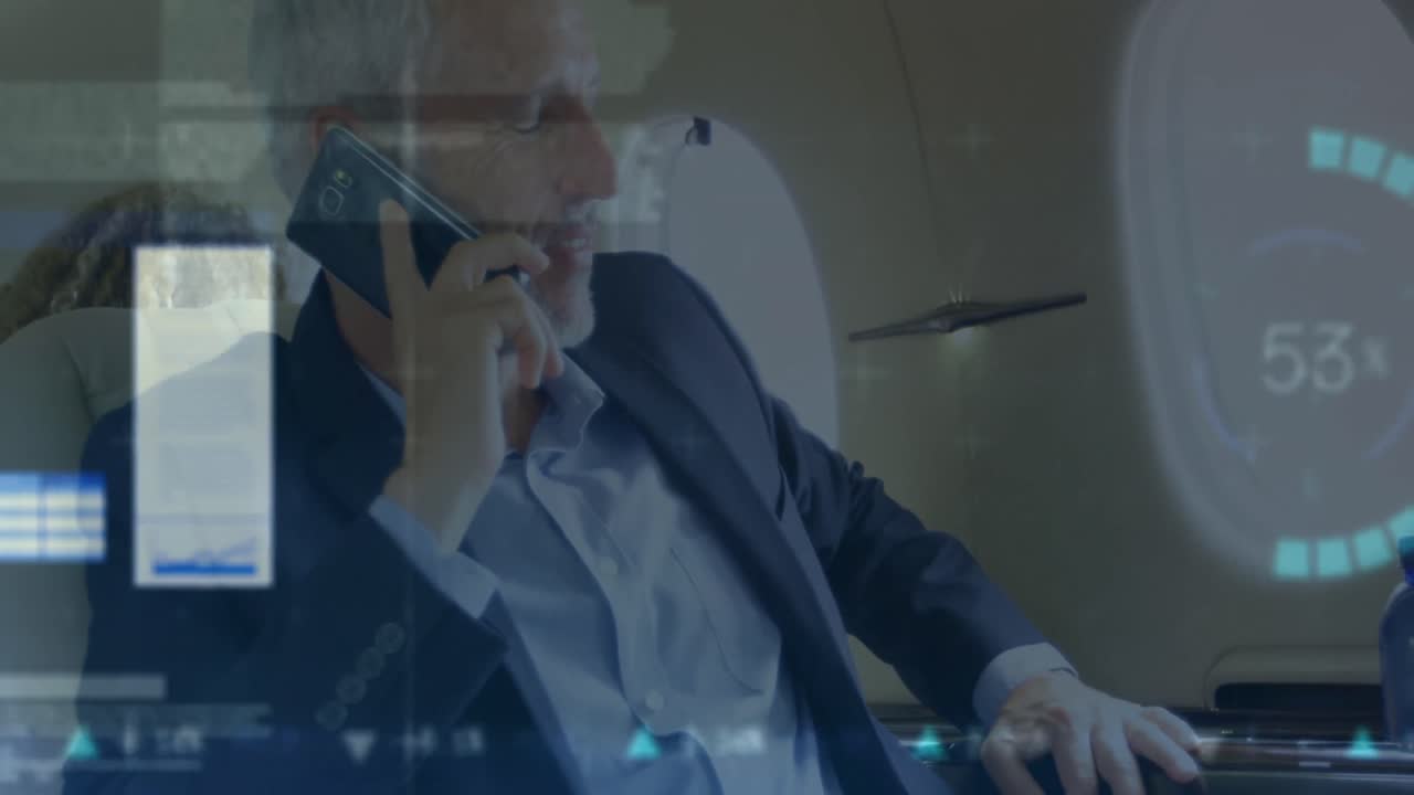 스마트 폰으로 이야기하는 백인 사업가에 대한 데이터 처리 애니메이션