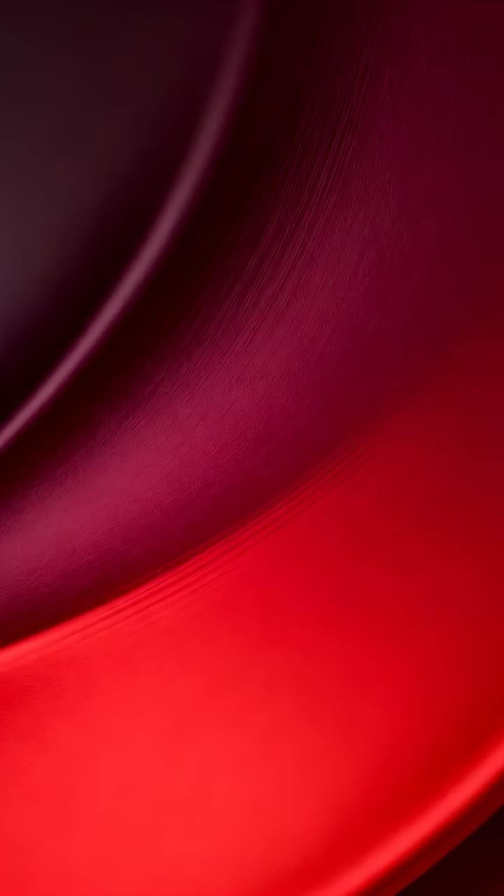 Video verticale: inizio della riproduzione, superficie curva che si sposta verso il basso in macro, mostrando un leggero cambiamento