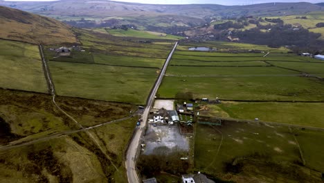 Hiperlapso-De-Los-Impresionantes-Alrededores-Que-Encapsulan-La-Posada-De-Descanso-De-Los-Pastores-Sobre-La-Pequeña-Ciudad-De-Todmorden-En-La-Ladera-Del-Oeste-De-Yorkshire