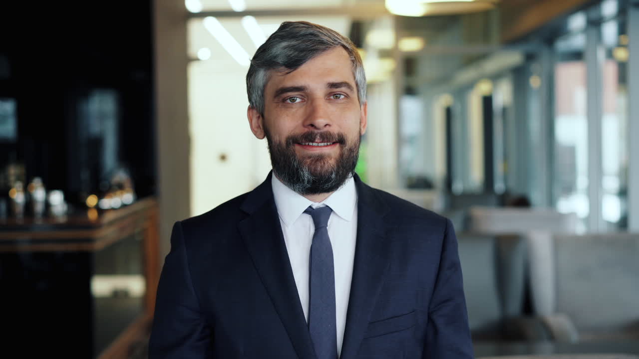 retrato de un hombre de negocios en la oficina