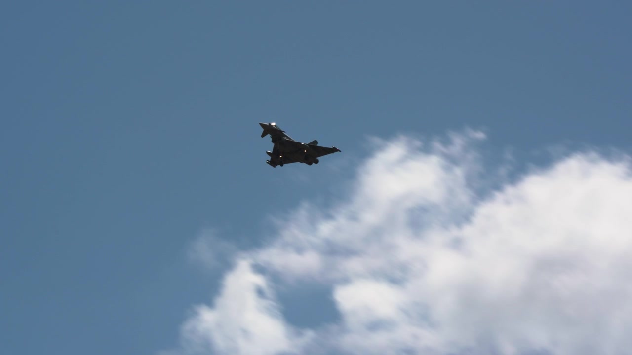 Fighter jet aborting landing on a go around climb