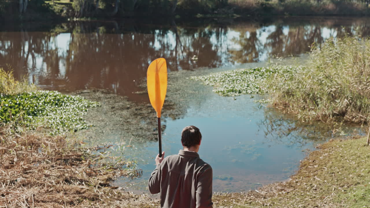 호수, 산책 및 rowing 보트와 사람들이 운반