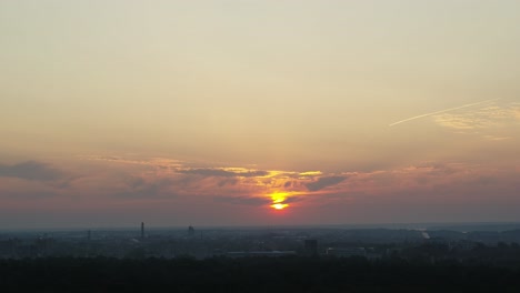 Sunsire-En-Kaunas,-Lituania.-Vista-Aérea-De-Drones