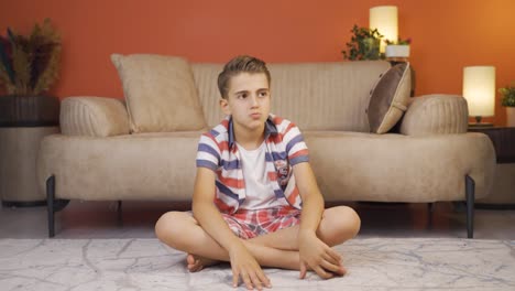 niño con problemas de cambio emocional.