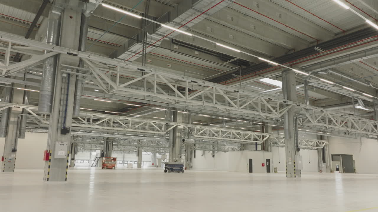 interior de un almacén industrial moderno vacío