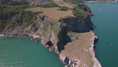 Aerial-backwards-shot-of-epic-Long-Quarry-Point