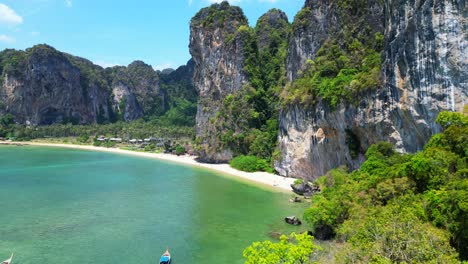 Klippenfelsen-Am-Railay-Beach,-Krabi,-Thailand