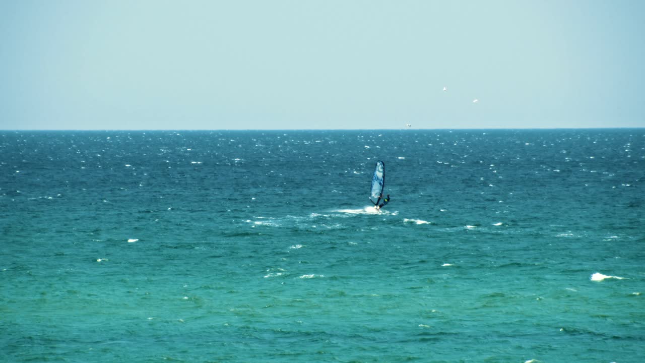 바다에서 윈드서퍼