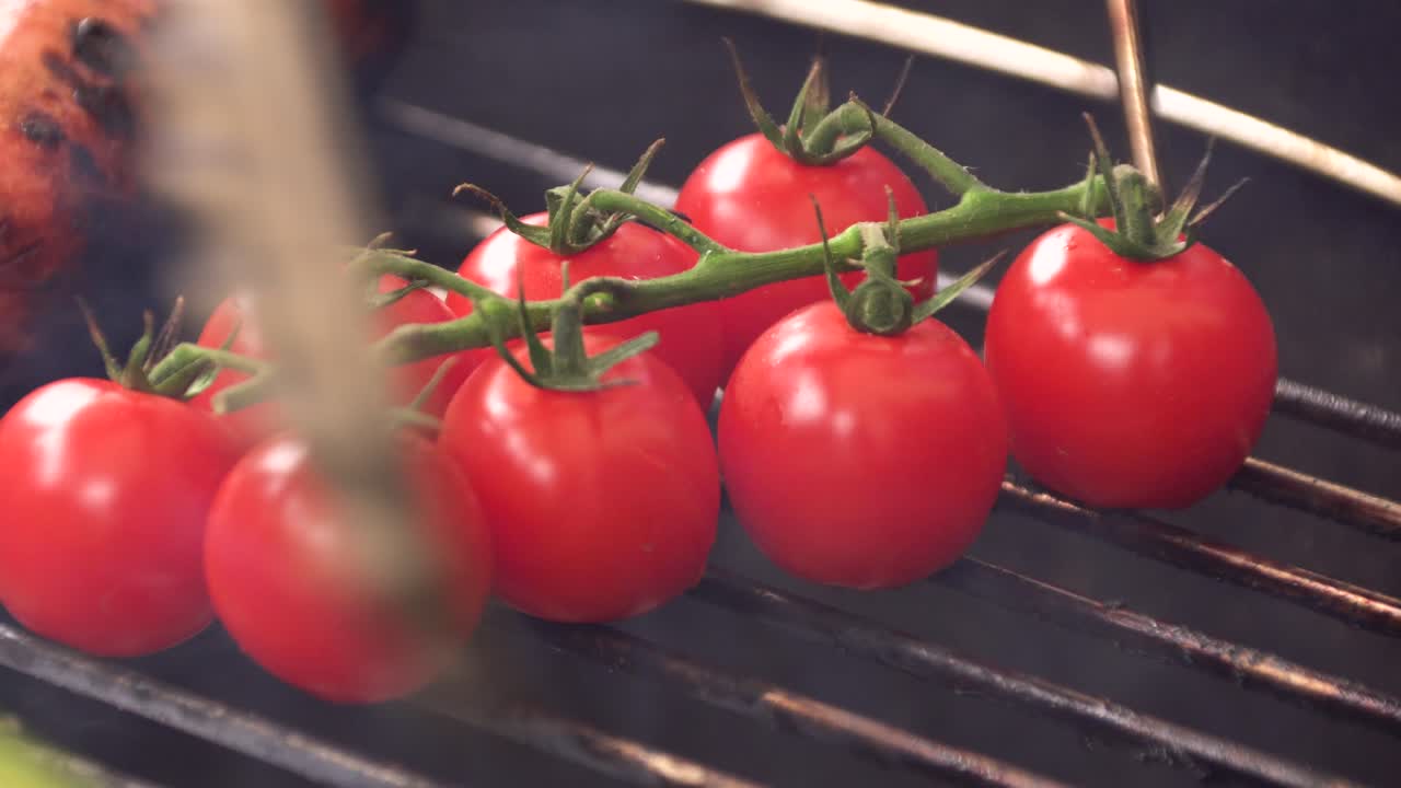 그릴 채소와 소시지