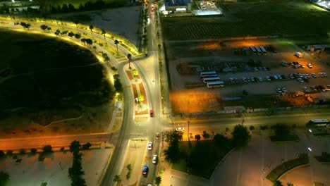 gran avenida con circulación de vehículos en santiago de chile