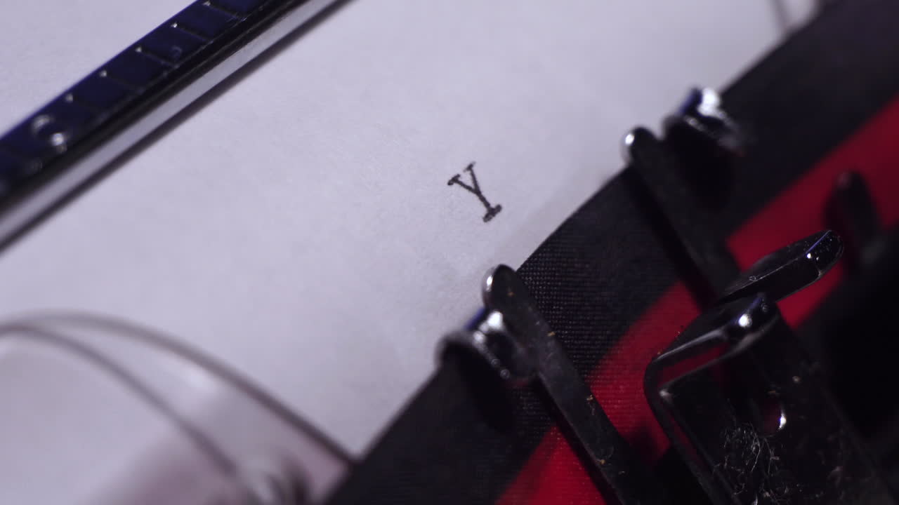 1920 년, 빈티지 타자기에서  종이에 타이핑, 매크로 클로즈업