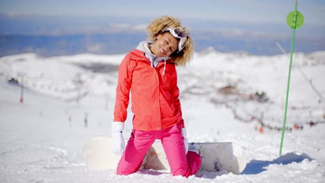 Young-woman-in-ski-clothes-in-the-snow