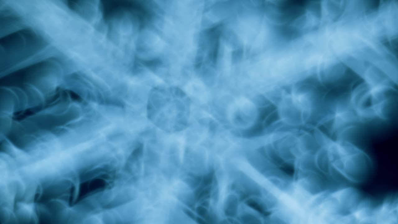 Fiocco di neve blu, cristallo di ghiaccio in campo scuro al microscopio
