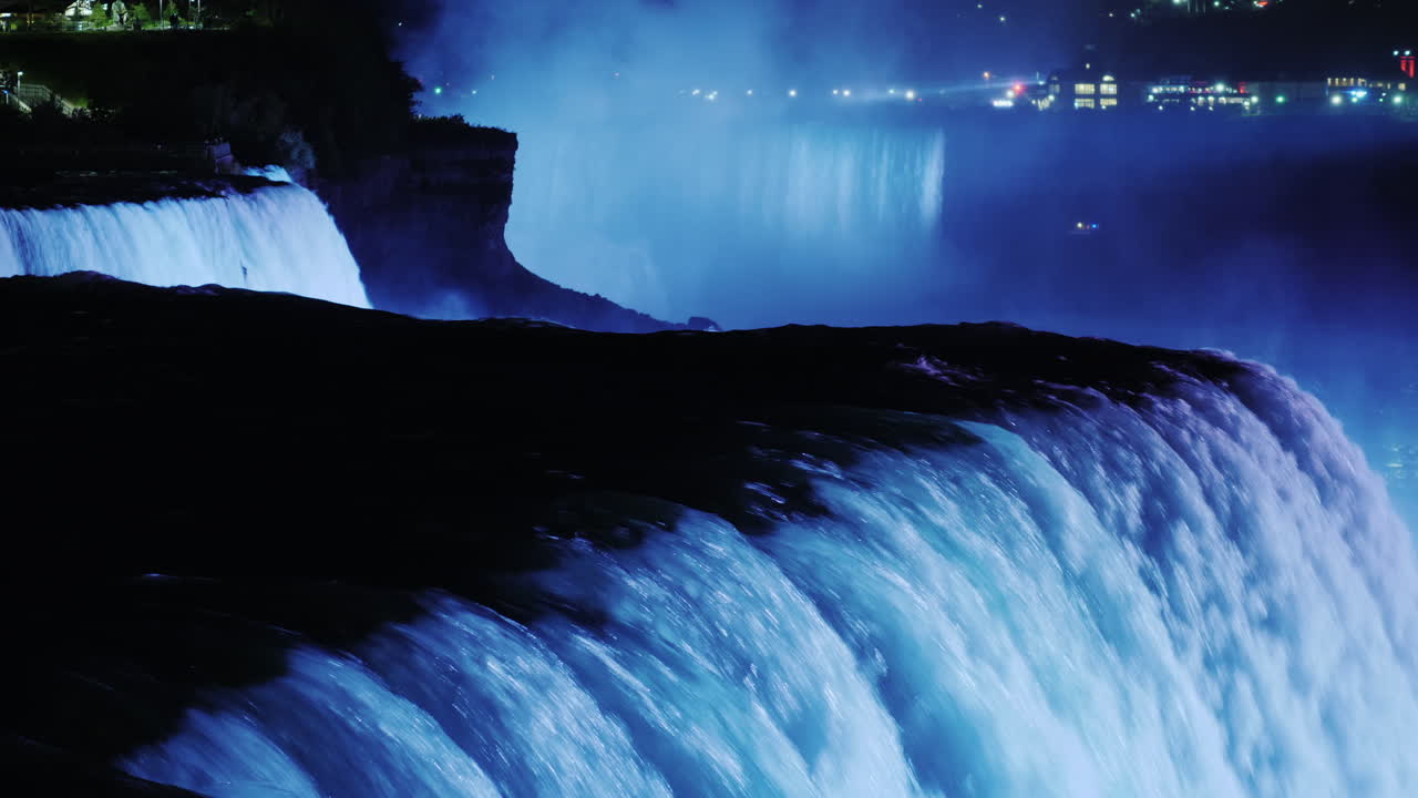 cataratas del niágara iluminadas por la noche
