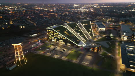 Arquitectura-De-Luces-Nocturnas-Y-Edificios-Del-Campus-De-Corda-En-Hasselt,-Bélgica