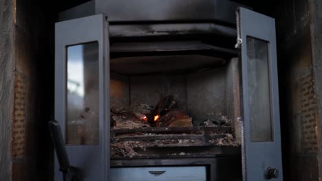 starting fire in stove timelaps