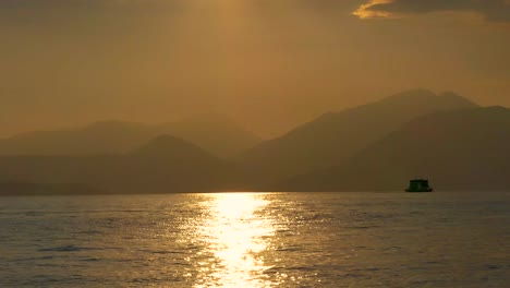 Torri-Del-Benaco---Puesta-De-Sol-En-El-Lago-De-Garda,-Lago-De-Como,-Lago-Mayor,-Italia