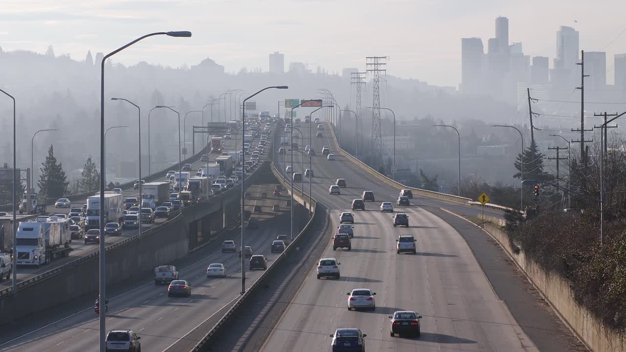 시애틀 교통에서 운전하는 자동차