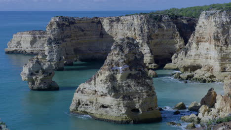 Hermosa-Costa-Rocosa-En-El-Sur-De-Portugal-Algarve