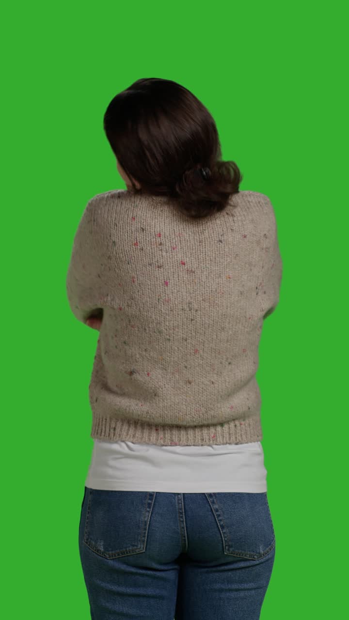 Vertical video: Back view close up of mad woman expressing disapproval