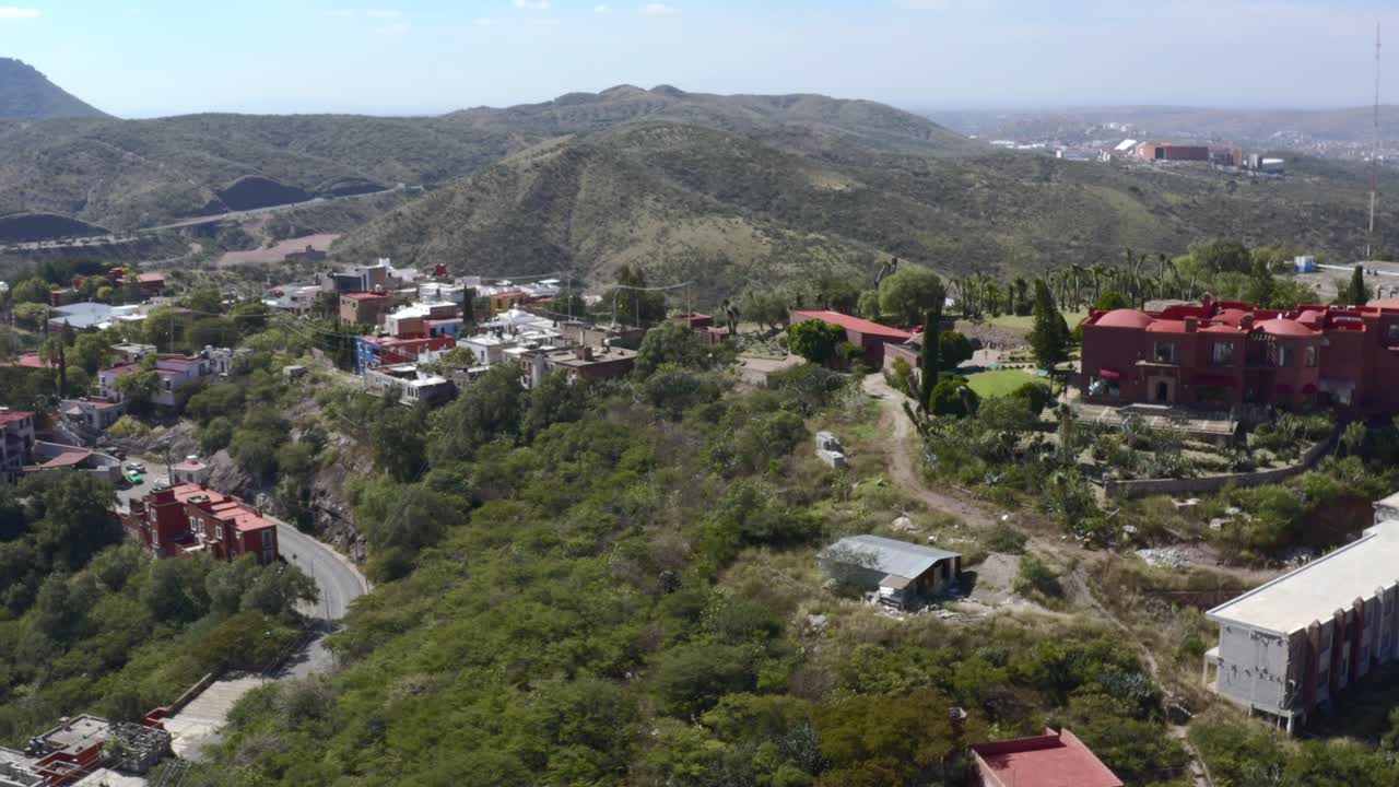 antena: ciudad y montañas de guanajuato, méxico