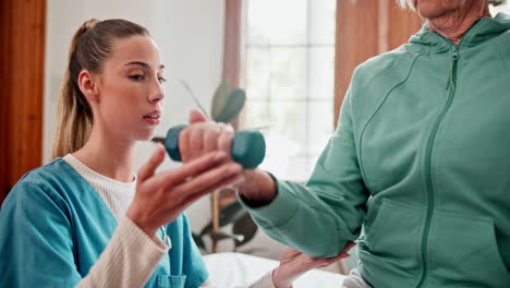 Senior-patient-with-weight-for-exercise