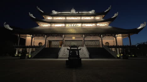 Vista-Nocturna-De-La-Pagoda-Bai-Dinh-En-Vietnam