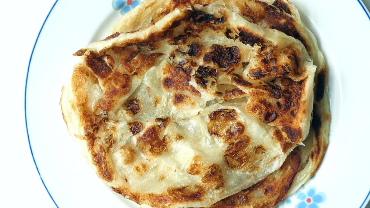 roti chapati hecho en casa en la mesa,