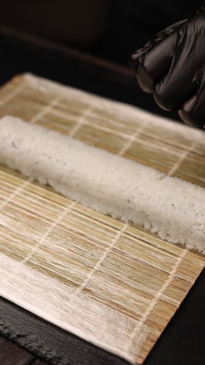 hacer rollos de sushi