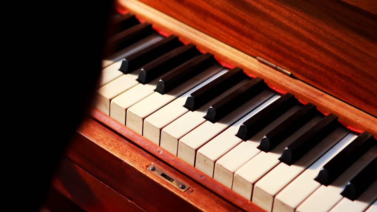 Schoolgirl learning piano in music class 4k