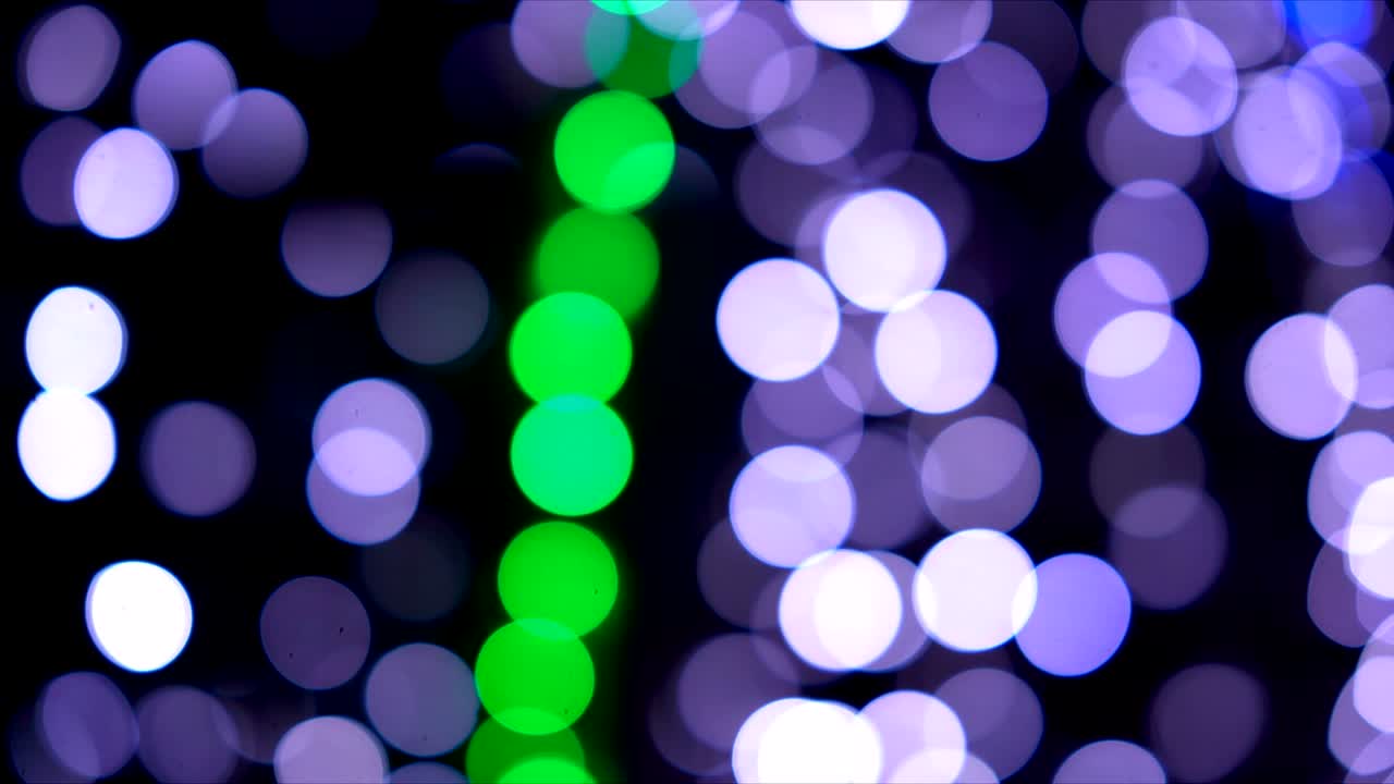 luz bokeh colorida na noite escura