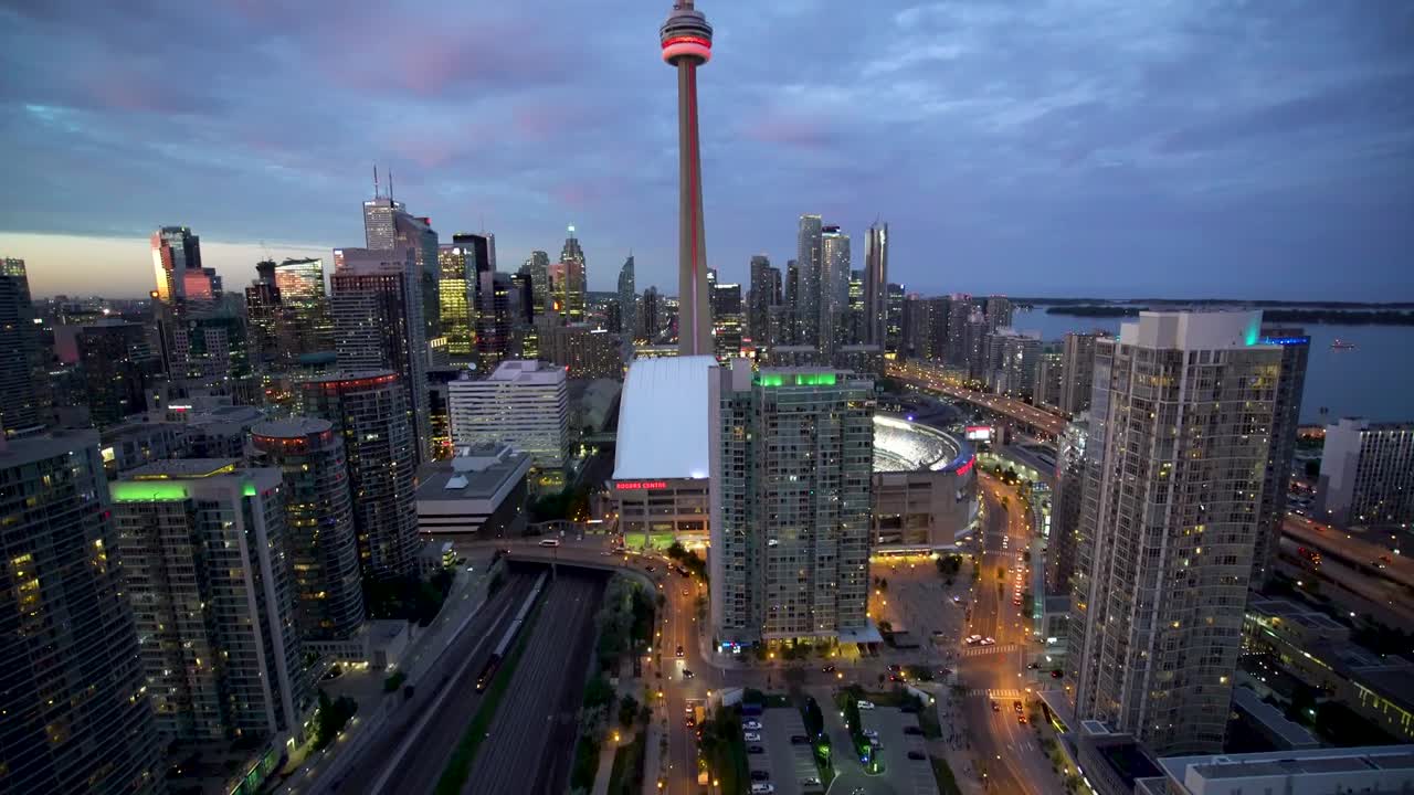 vista del centro de toronto y la torre cn al atardecer