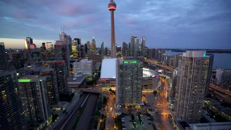 vista del centro de toronto y la torre cn al atardecer