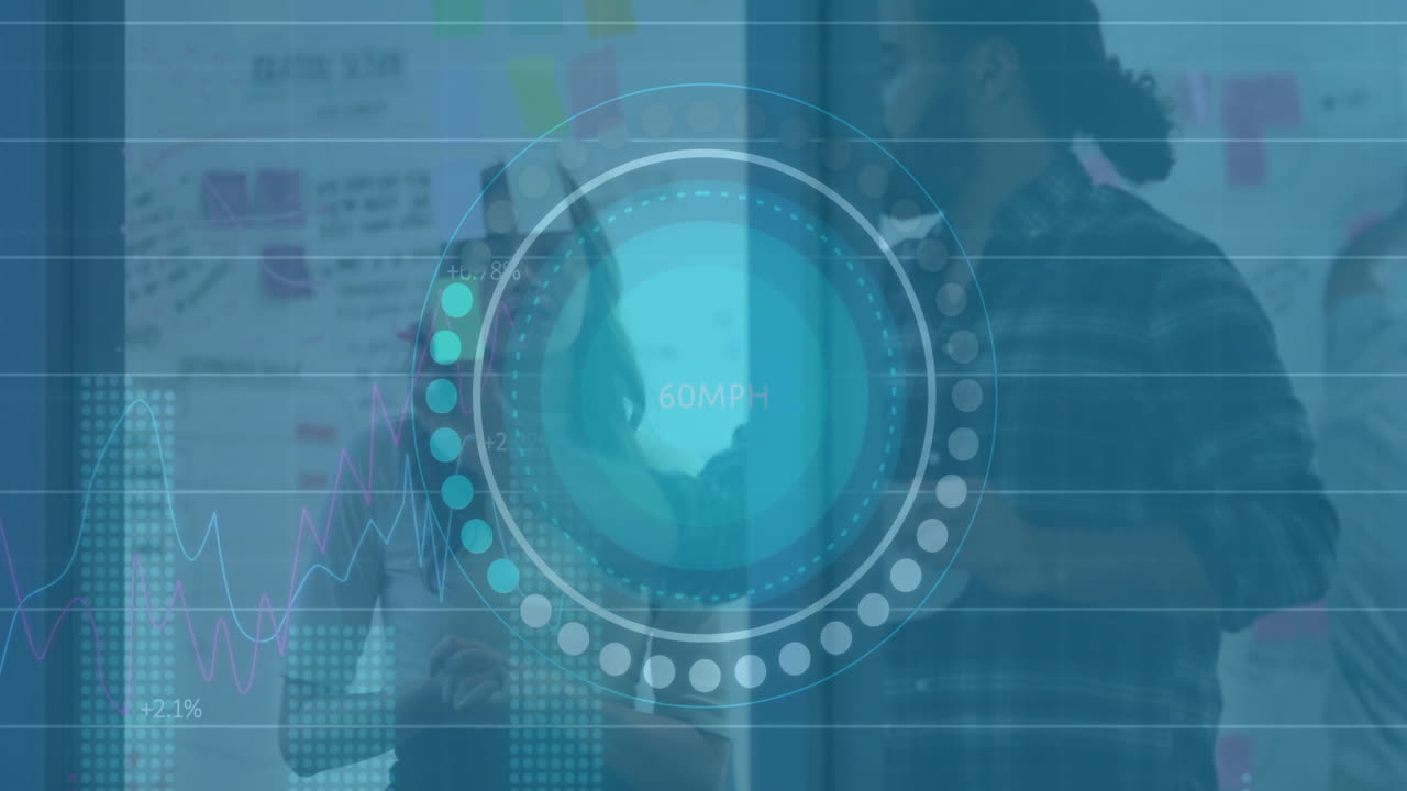 animación del procesamiento de datos financieros sobre diversas personas de negocios en la oficina
