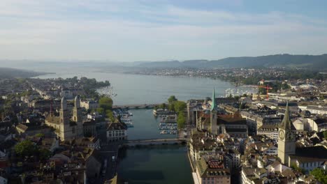 Zürcher-Altstadt.-Aufsteigender-Schuss-Aus-Der-Luft