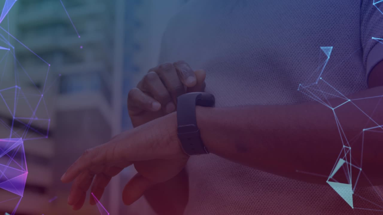 animación de redes de conexiones sobre el hombre usando smartwatch en segundo plano