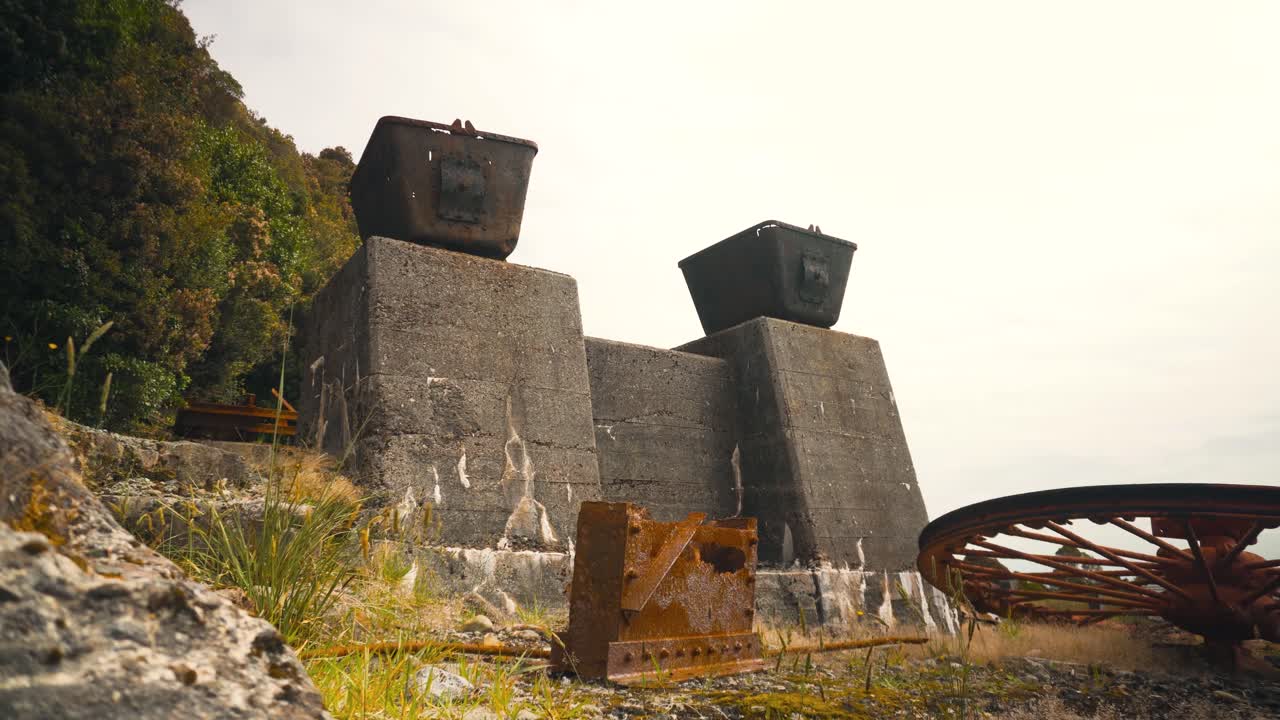 뉴질랜드의 오래된 버려진 탄광