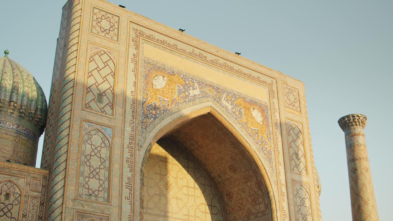 registán ciudad de samarcanda uzbekistán sherdor madrasa arquitectura islámica 18 de 38