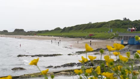 Un-Día-Agradable-Y-Gratificante-En-La-Playa-De-Portmarnock,-Irlanda.