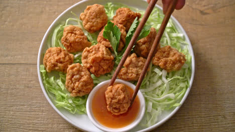 Boiled-Shrimp-Balls-with-Spicy-Dipping-Sauce