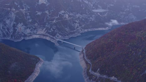 Reveal-shot-of-canyon-of-Piva-river,-Pluzine-town,-Montenegro,-aerial