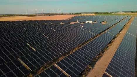 Imágenes-De-Drones-Aéreos-De-La-Estación-Base-Fotovoltaica-Del-Panel-Solar-Del-Concepto-De-Agenda-2030-De-Producción-De-Energía-Ecológica