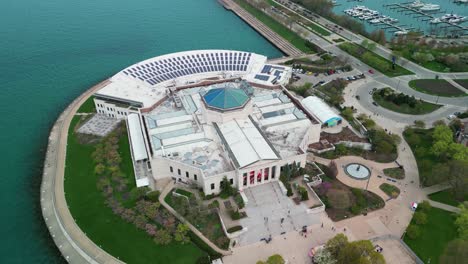 Aerial-flyover-Shedd-Aquarium,-Chicago