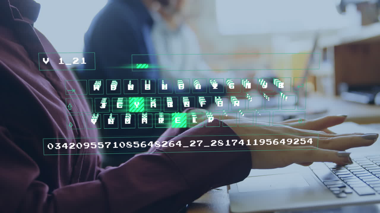 animación del procesamiento de datos sobre una mujer de negocios caucásica que usa una computadora portátil en la oficina