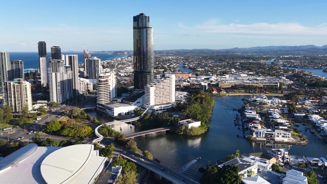 Vista Aerea dello Skyline della Gold Coast e del Fiume Nerang