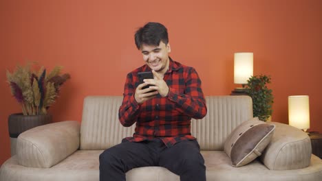 Man-laughing-at-phone-message.