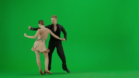 couple dancing on green screen