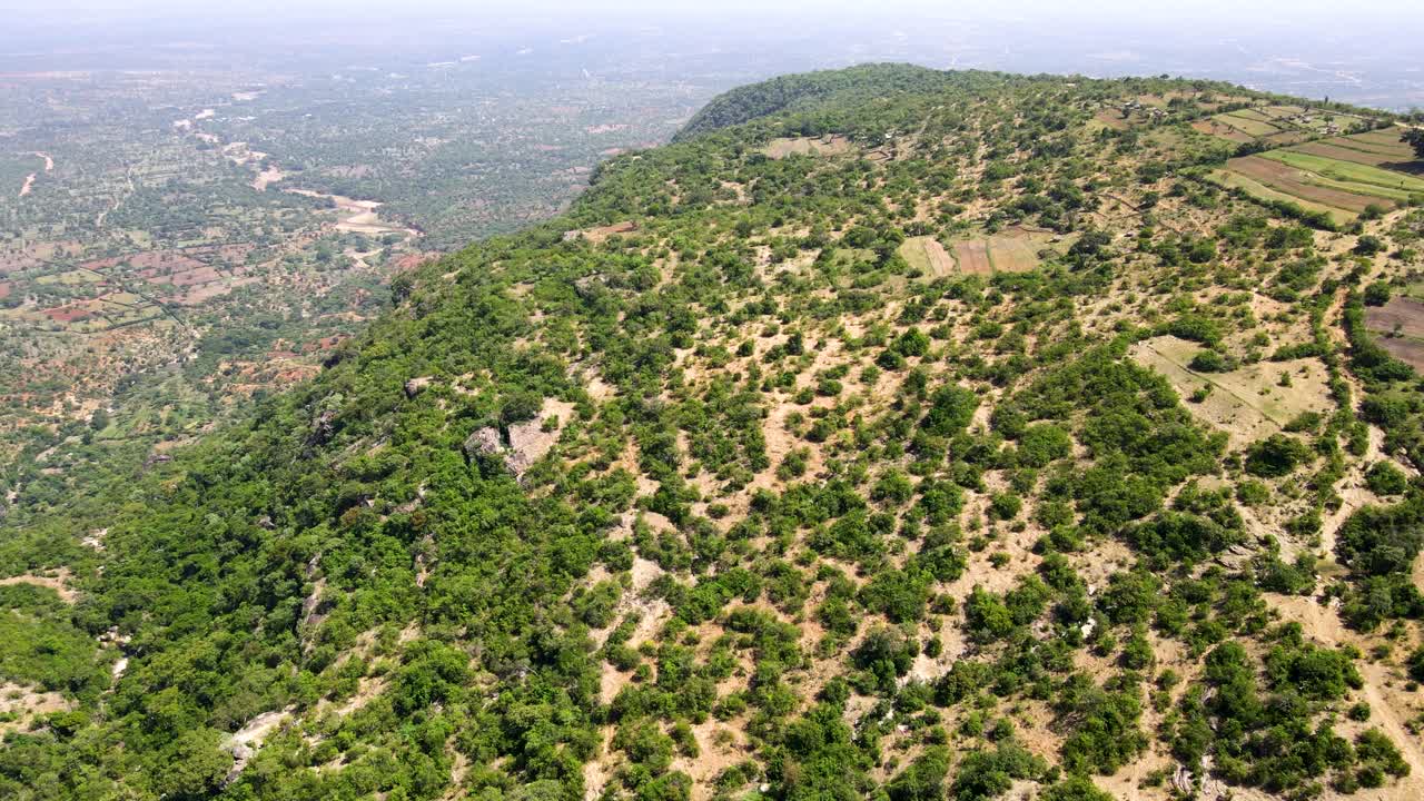 drone view of west pokot, north rift -kenia -:temporada de lluvia verde en las partes secas del norte de kenia