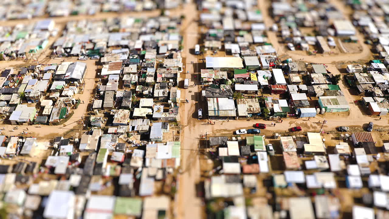 밀집된 비공식 정착촌의 공중 사진