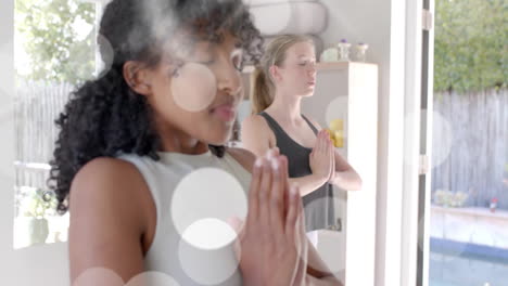 animación de puntos de luz sobre felices y diversas adolescentes que practican la meditación de yoga